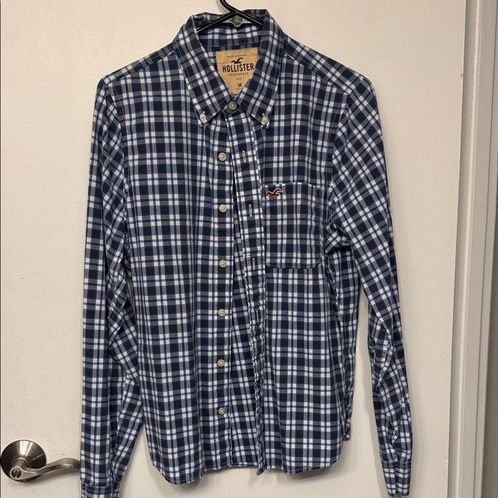 Hollister Co. blue and white checked button-up Men’s shirt
Size M